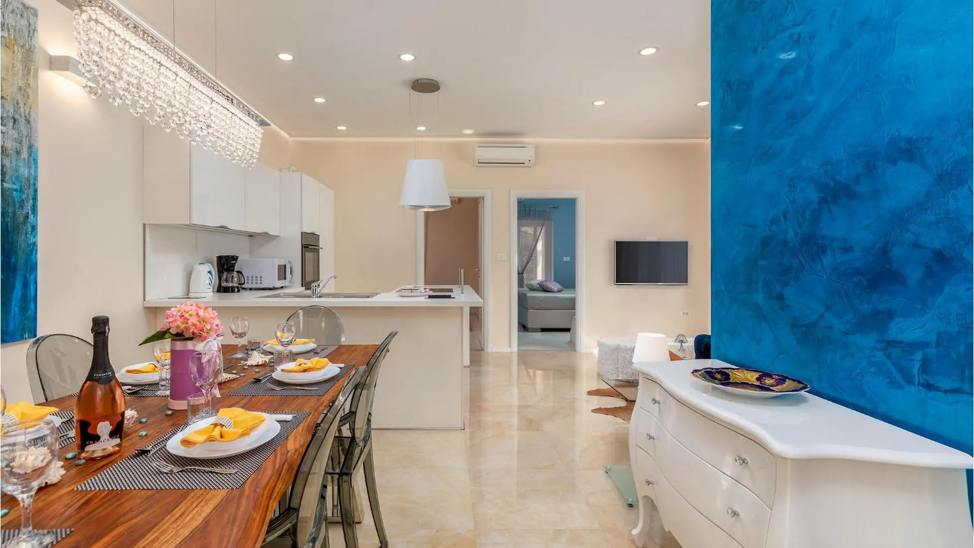 Awesome Home In פולה