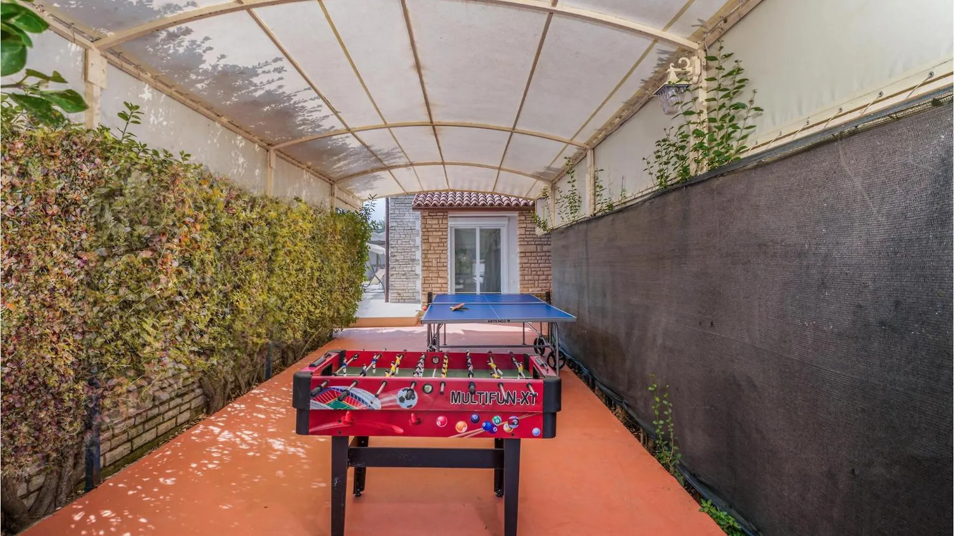בית נופש Awesome Home In פולה