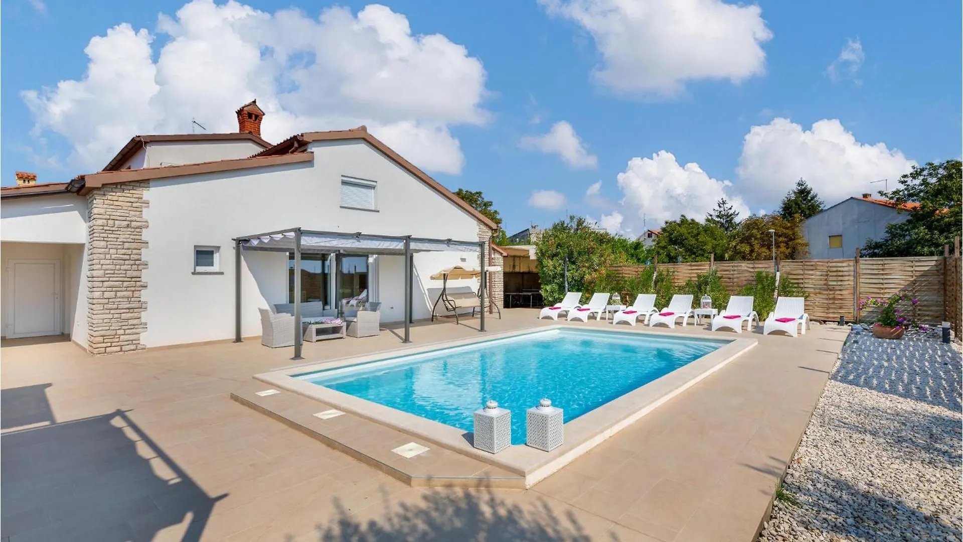 Vakantiehuis Awesome Home In Pula
