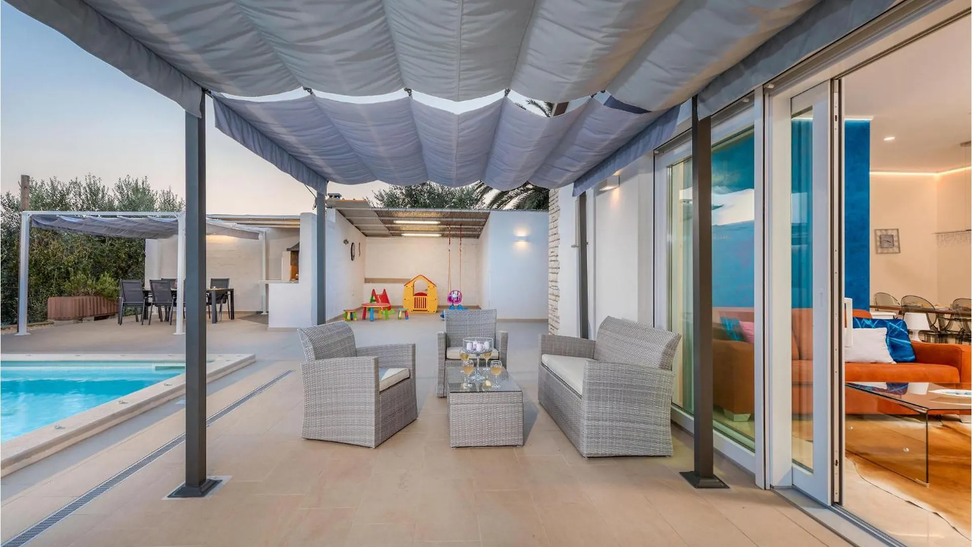 Awesome Home In פולה