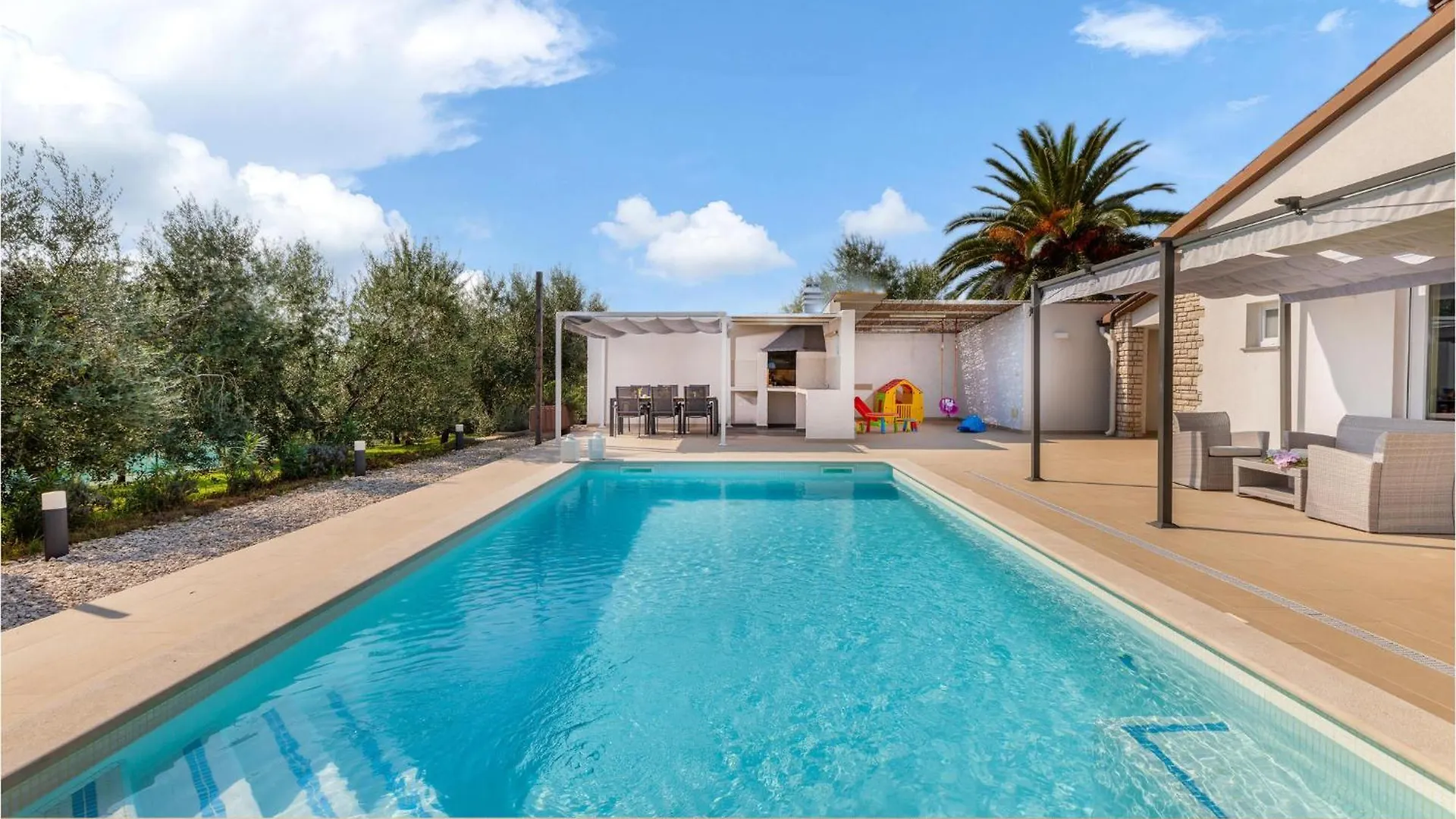 Awesome Home In פולה קרואטיה